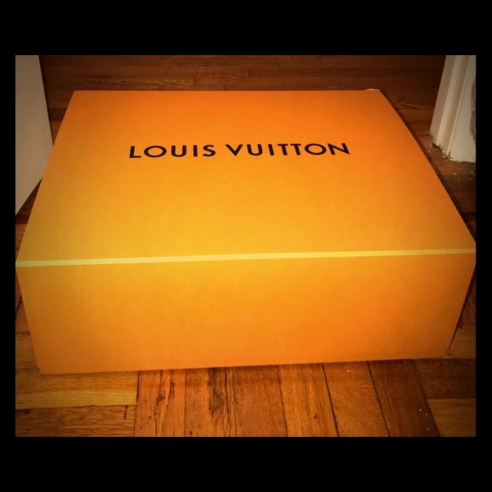 Authentic large louis Vuitton box 📦 only